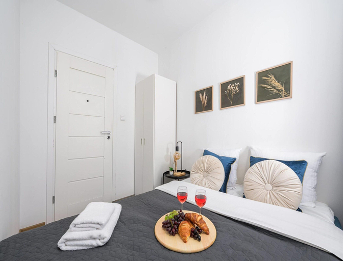 Others 4, Three-bedroom Flat on Syreny, Warsaw