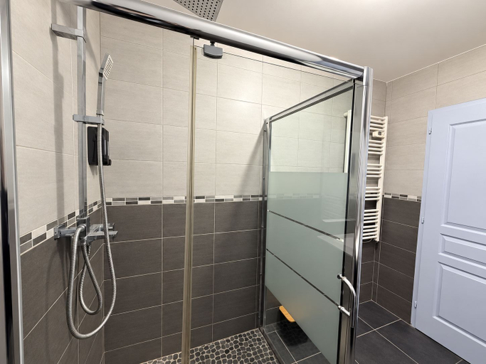 Others 3, Prestige Residence, Yonne