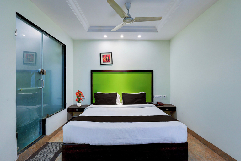 Others 4, OYO Townhouse Benz Circle MG Road, Krishna