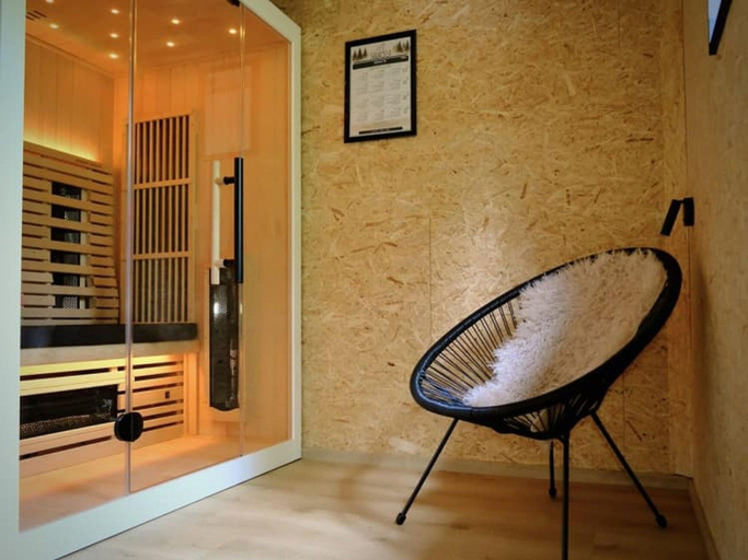 Others 5, Treehouse Getaway With Sauna, Namur