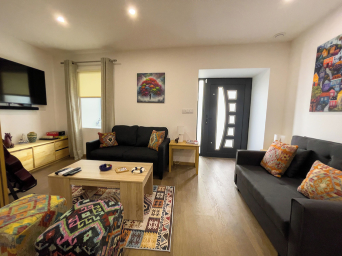 Others 2, House Sleeps 4 With Parking and Balcony, Tarouca