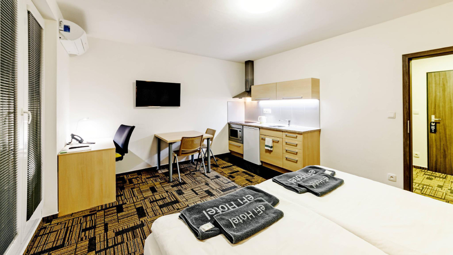 Bedroom 2, eFi Palace Hotel, Brno