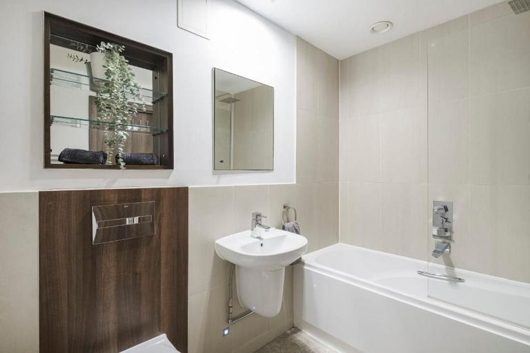 Bathroom 4, Battersea River View Apartment, London
