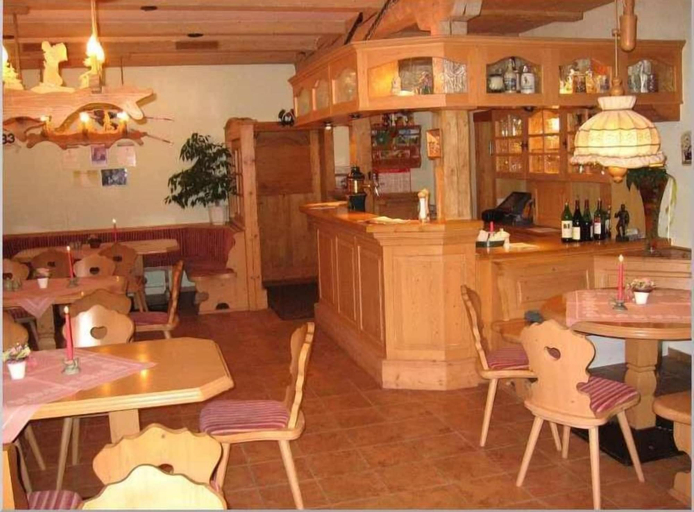 Others 2, Pension Rotes Haus, Erzgebirgskreis