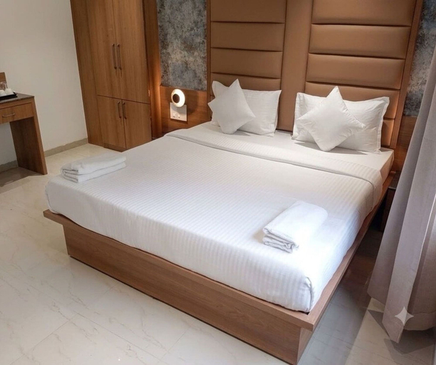 Others 4, Suite Room Golden Hills, Satara