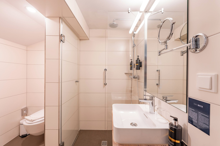 Bathroom, Hyperion H+ Hotel Alpina Garmisch Partenkirchen, Garmisch-Partenkirchen