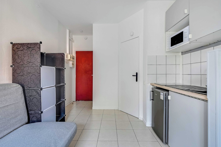 Others 3, Studio 2P on the Outskirts of Paris, Seine-Saint-Denis
