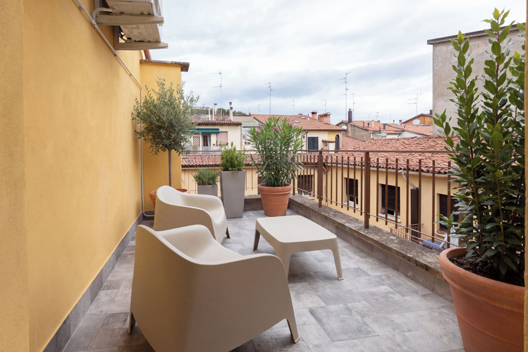 Others 4, Imola Rooms, Bologna