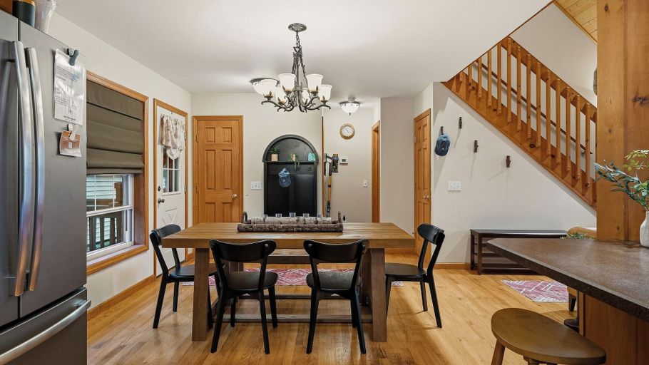 Others 3, Covewood by Avantstay Lakefront w/ Private Shoreline Kayaks + Paddle Boards + Firepit, Wayne
