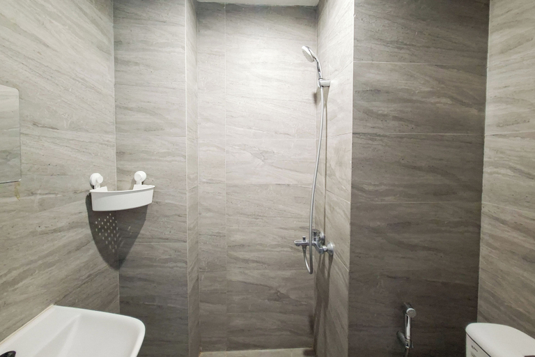 Others 2, Modern And Neat Studio Room At Apartment Collins Boulevard, Tangerang