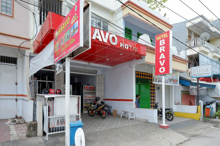 Exterior & Views 2, RedDoorz @ Hotel Pantai Kamali Bravo Bau Bau, Bau-Bau