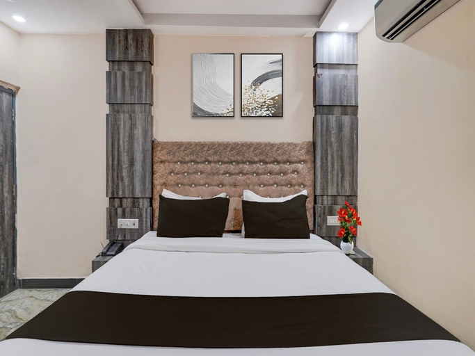 Others 3, Super Deluxe Roomamba Palace, Kaushambi