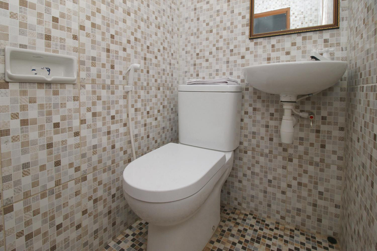 Bathroom 4, Hotel Mama Syariah at Ruko Kutajaya, Tangerang