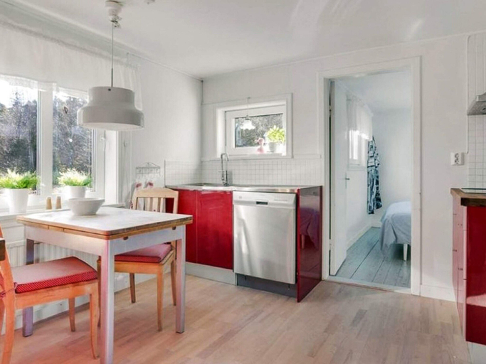 Others 4, 5 Star Holiday Home in Hjalteby, Tjörn
