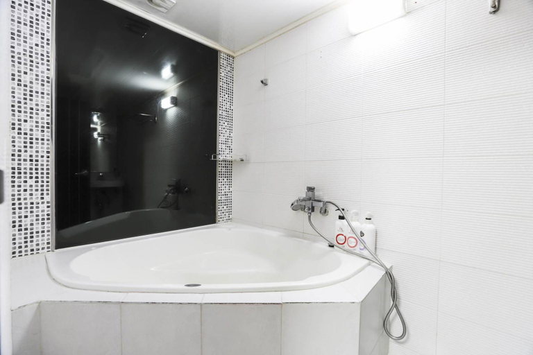 Bathroom 5, Seoul National University Chereville, Gwanak