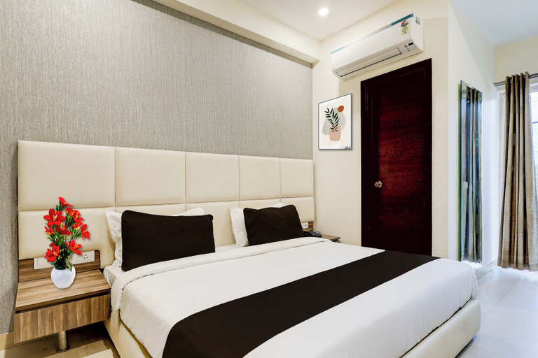 Others 5, Townhouse Hotel Sec- 54 Golf Course Road, Gurgaon