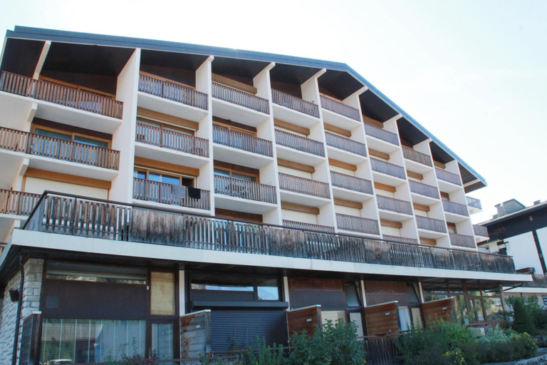 Others 3, Apartment for 5 People With Pool, Haute-Savoie