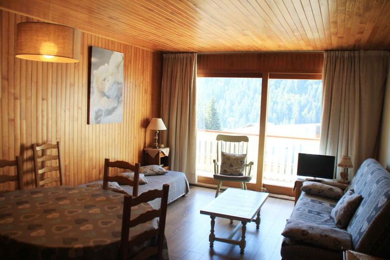 Others 5, Apartment for 5 People With Pool, Haute-Savoie