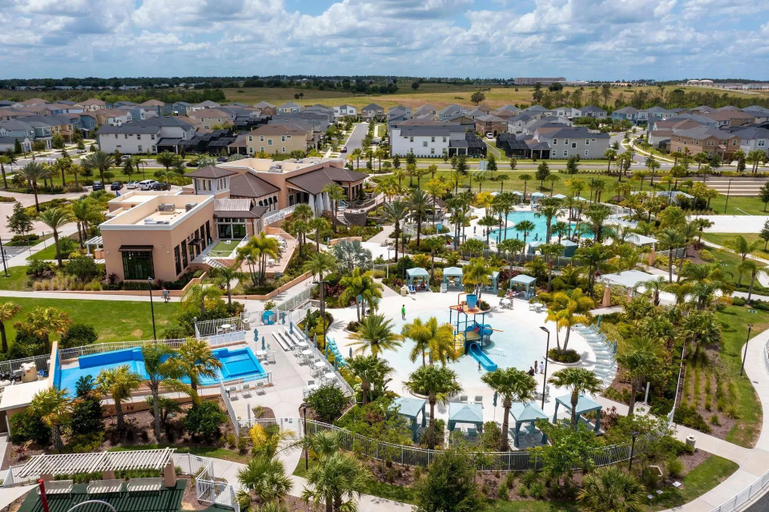 Others 3, Magical 9BR Retreat w/ Pool & Game Rooms, Osceola