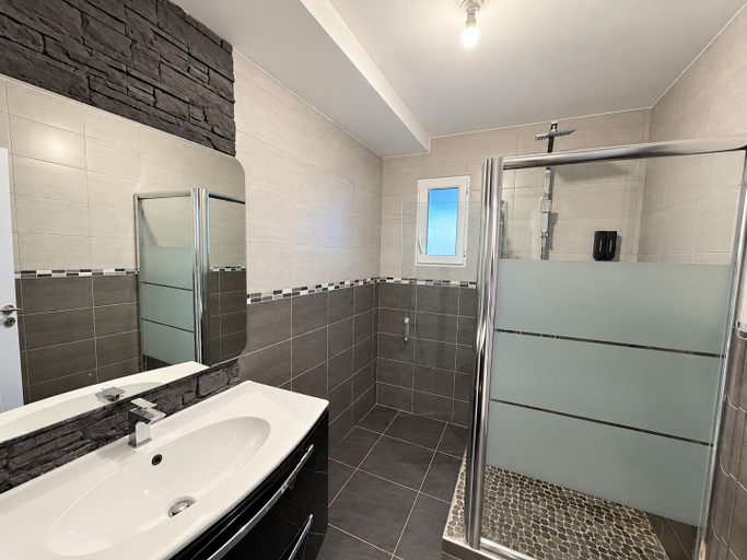 Others 5, Prestige Residence, Yonne
