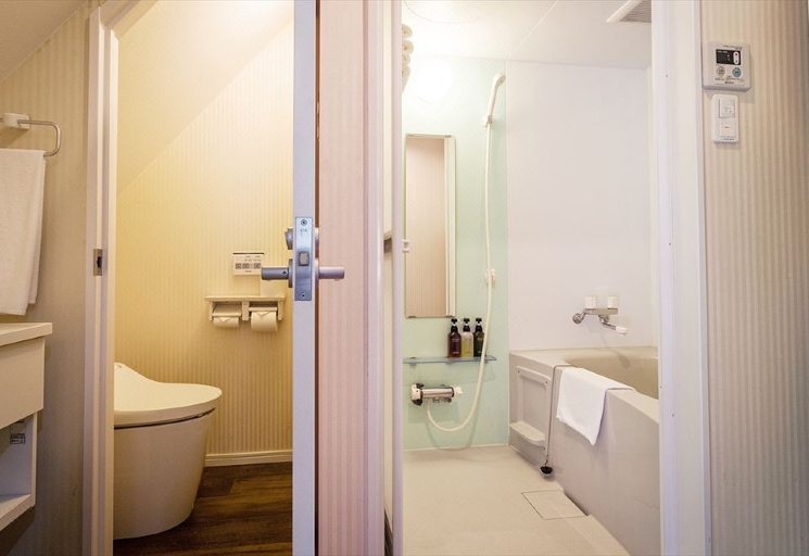 Others 2, Rozzz Stay (Rozzz Stay Naha Asahibashi Ekimae), Naha