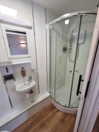 Bathroom 4, Roy Bridge Hotel, Highland