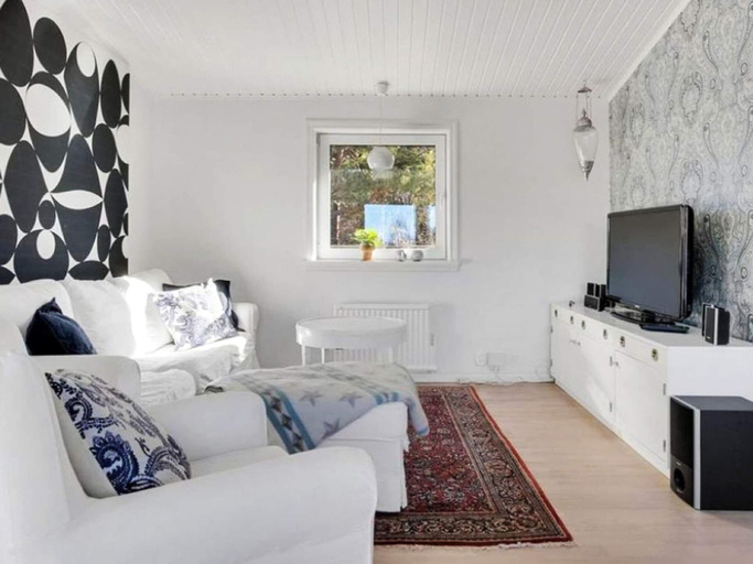 Others 2, 5 Star Holiday Home in Hjalteby, Tjörn