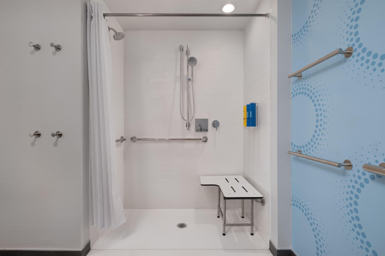 Bathroom 3, Tru by Hilton Houston Downtown Convention Center, Houston