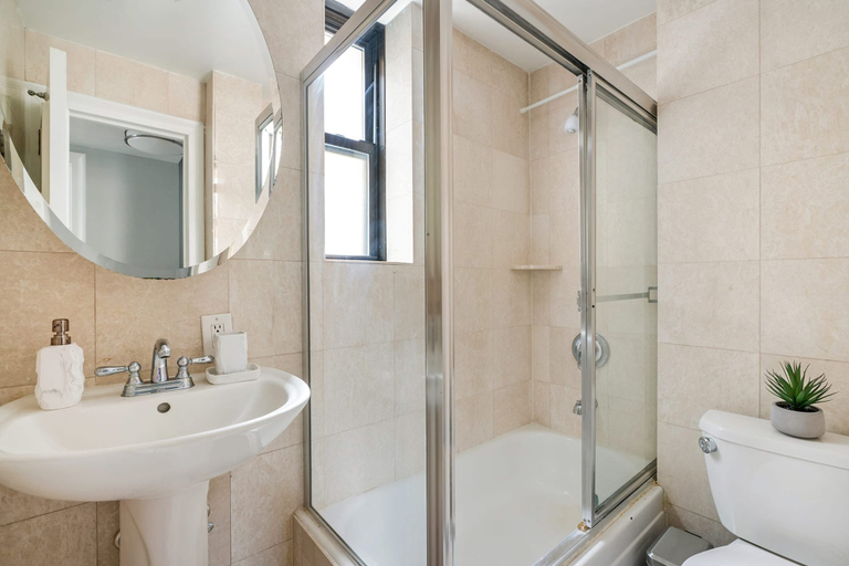 Others 2, 73-406 New 1BR 1bth UWS Doorman Gym, New York