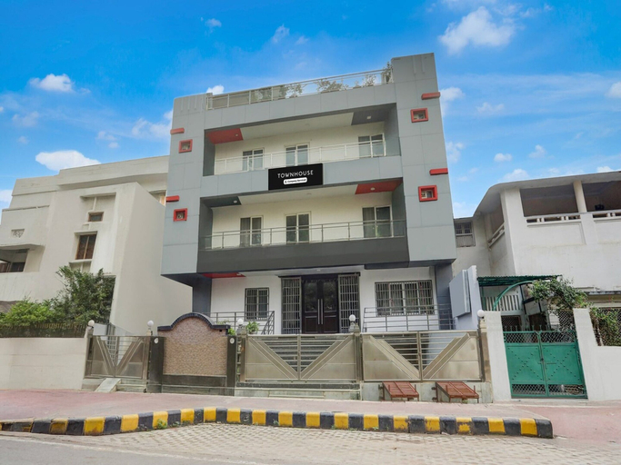 Others 5, Deluxe With Balconyaps In, Kaushambi