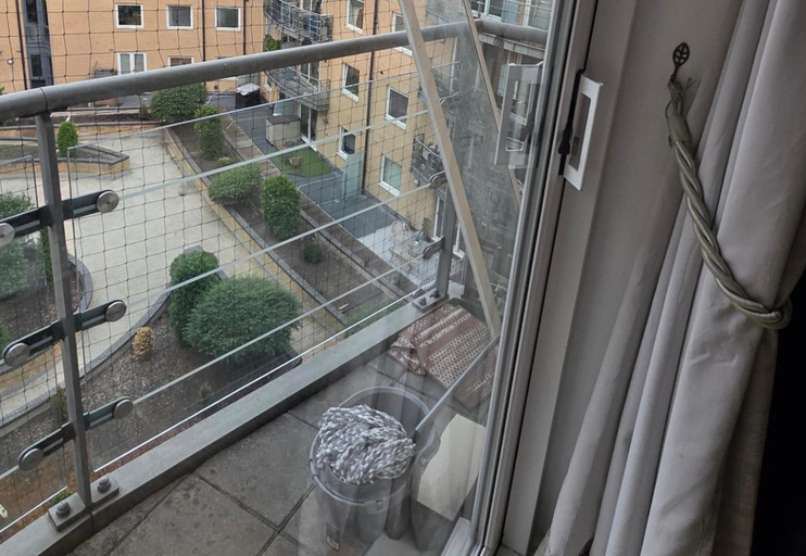 Others 5, Apartment Sleeps 5 With Parking Free, London