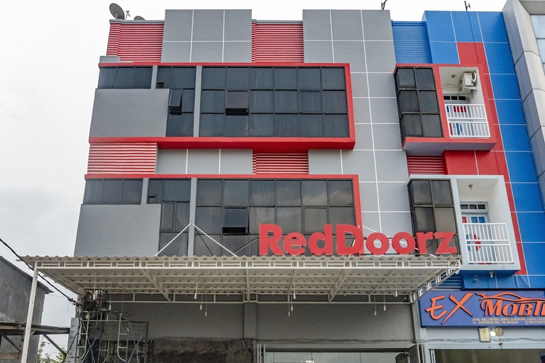 Exterior & Views 2, RedDoorz Plus near Millenium ICT Centre Medan 2, Medan