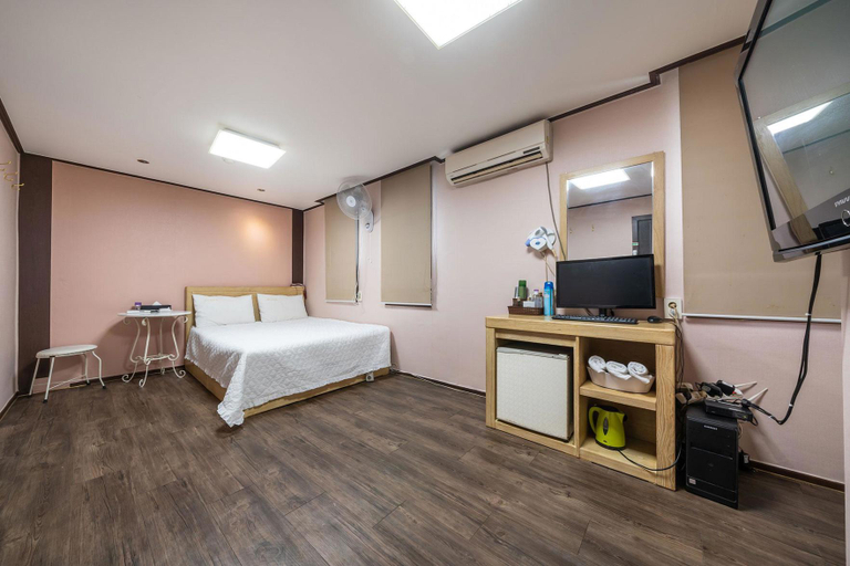 Bedroom 2, Seoul National University Chereville, Gwanak