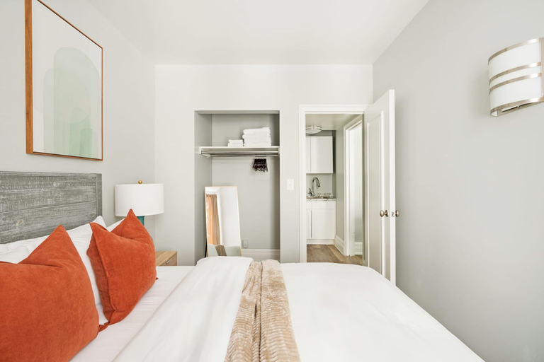 Others 3, 73-406 New 1BR 1bth UWS Doorman Gym, New York