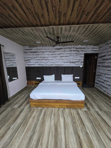 Bedroom 5, Hotel O Royal Palace, Amritsar