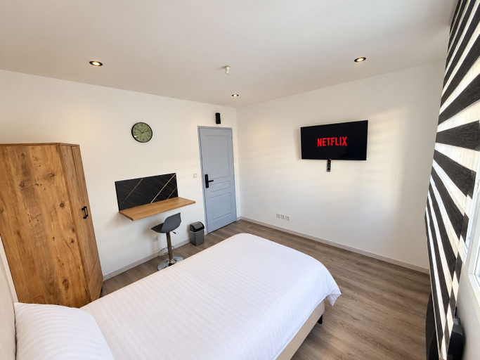 Others 4, Prestige Residence, Yonne