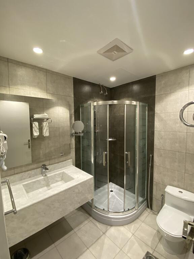 Bathroom 5, Seven Gardens Palace, Taif