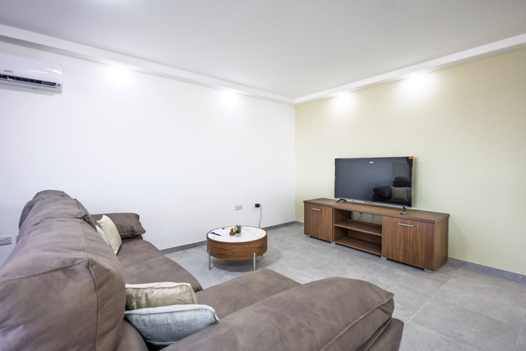 Others 4, Spacious 4 Bedroom Apartment in Peaceful Gharghur
