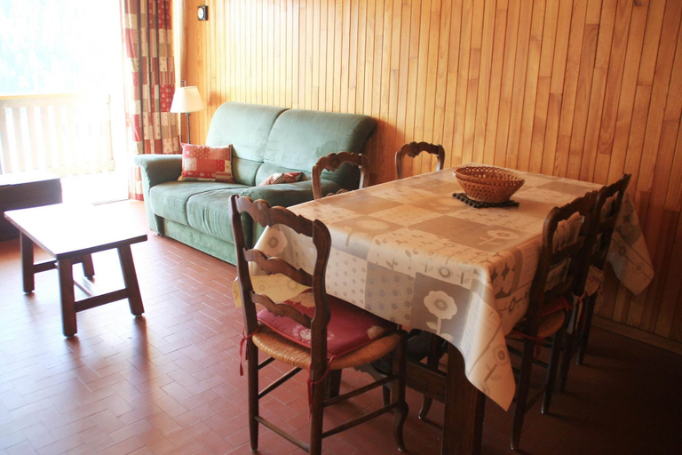 Others 4, Apartment for 5 People With Pool, Haute-Savoie