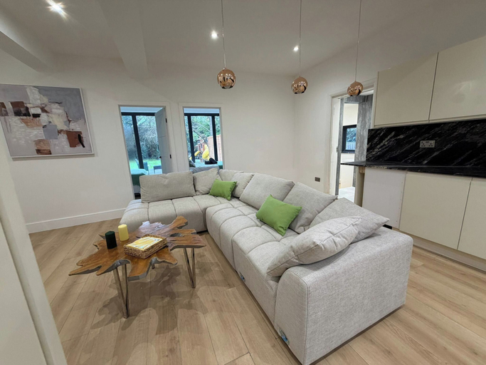 Others 3, 2 Bed - Sleeps 5 - Garden - Hot-tub, London