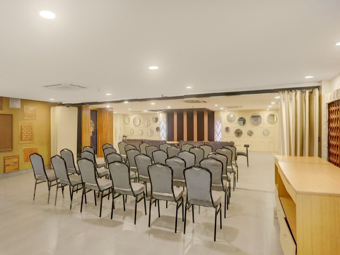 Others 5, Deluxe With Balconyaps In, Kaushambi