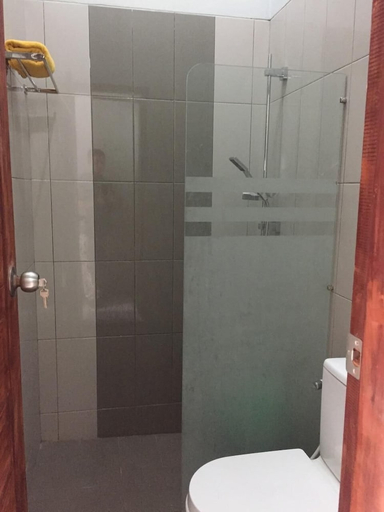 Bathroom 3, Mandalawangi Hotel, Tasikmalaya