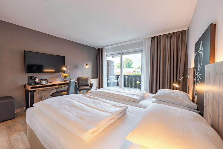Bedroom 3, Hyperion H+ Hotel Alpina Garmisch Partenkirchen, Garmisch-Partenkirchen