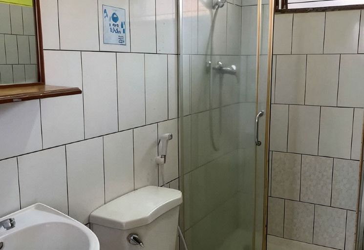 Bathroom 3, Hotel Azaya Bandungan, Semarang