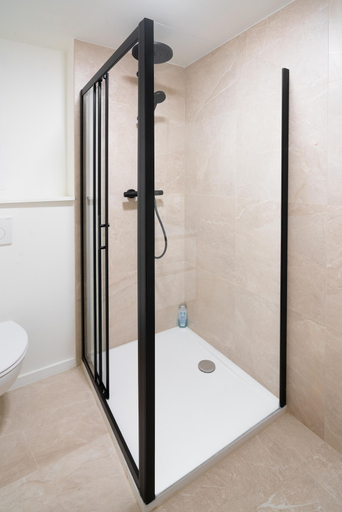 Others 3, Spacious 3-bedroom Apartment, Antwerpen