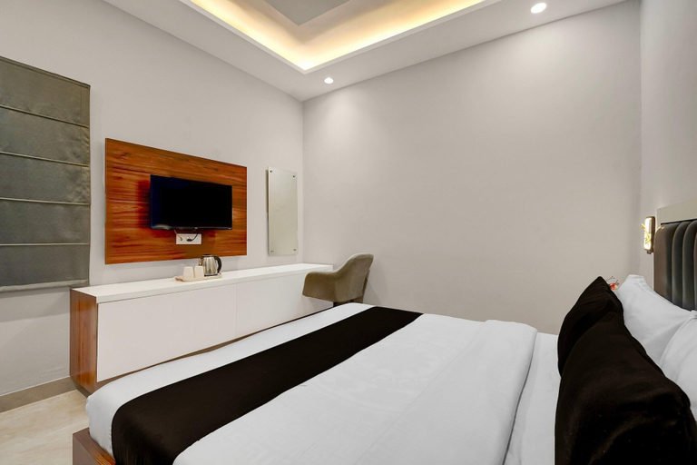 Others 2, Saver Double Hotel Kamboj, Sahibzada Ajit Singh Nagar