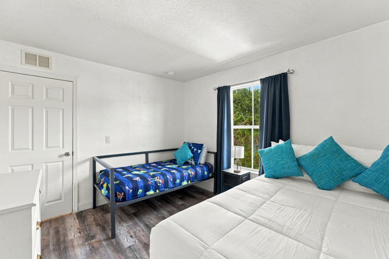 Others 4, 4 BR Regal Palms Haven Near Disney & Golf, Polk