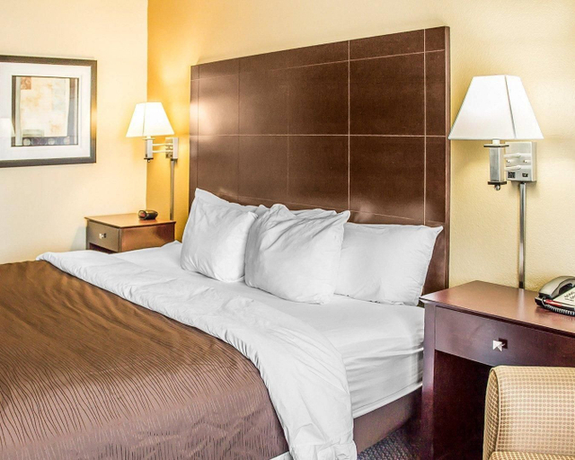 Bedroom 3, Quality Inn & Suites Sturgeon Bay, Door