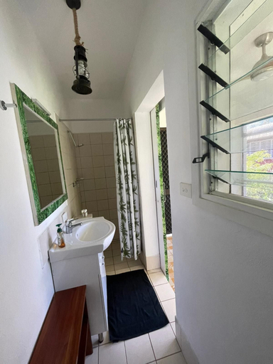 Bathroom 3, Residence 71, Ba