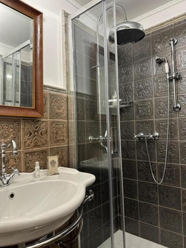 Bathroom 2, Regal House Anzio Manetti 16, Rome
